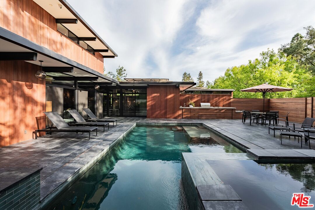 5228 Escalante Dr