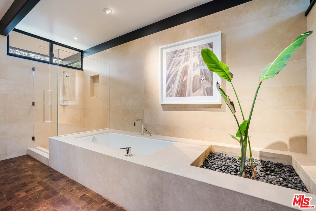 5228 Escalante Dr
