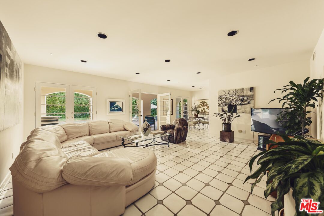 2317 Weybridge Ln