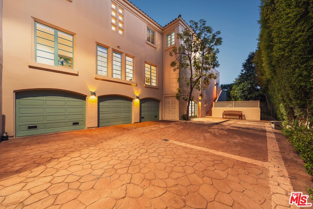 2317 Weybridge Ln