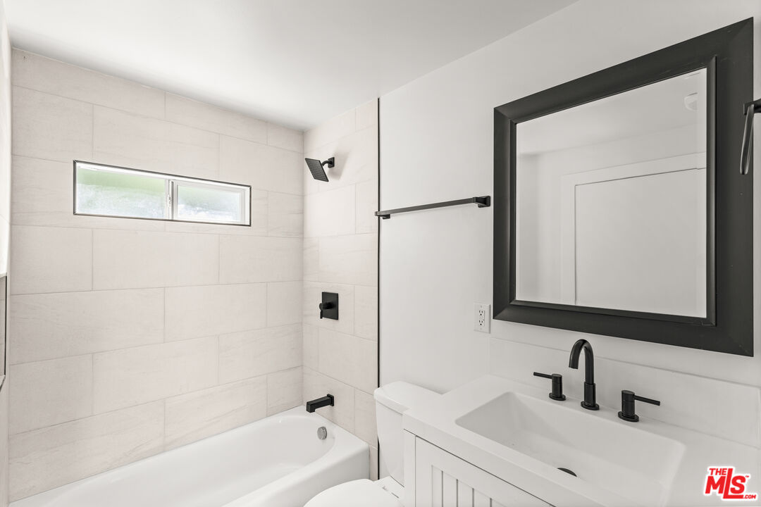 1434 24th St Unit: 1/2