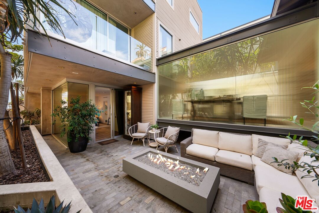 1012 2nd St Unit: 1