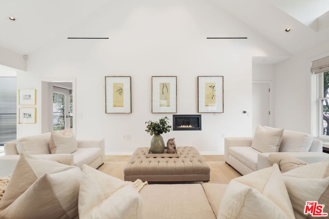 1012 2nd St Unit: 1