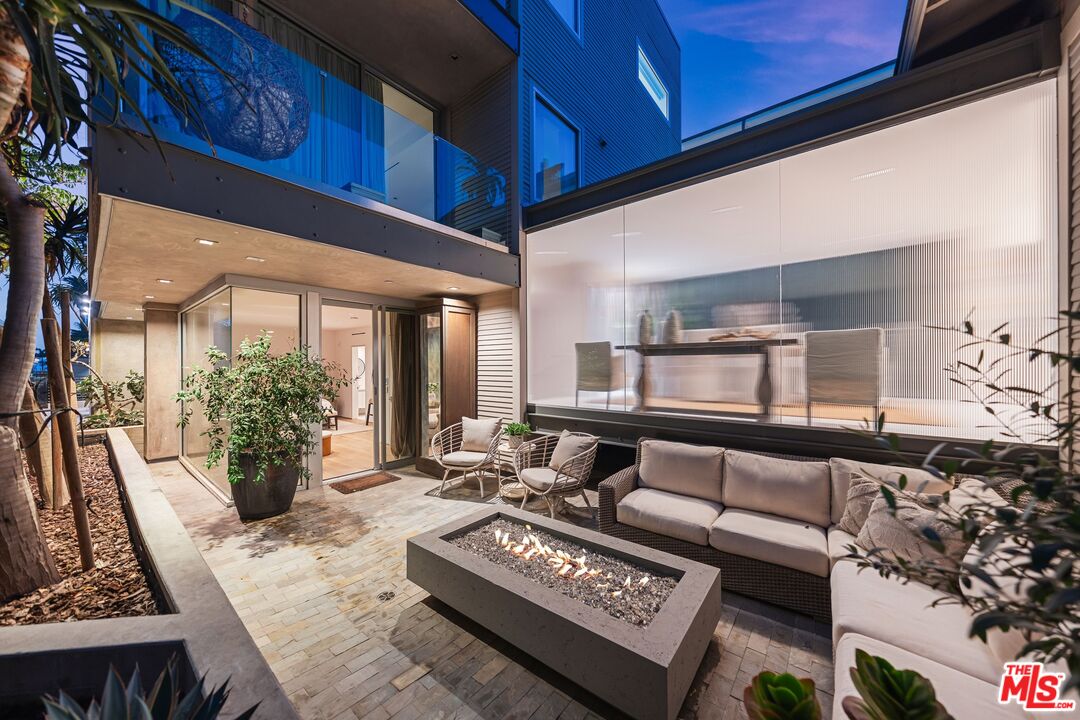 1012 2nd St Unit: 1