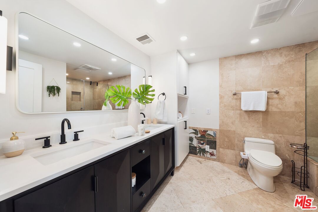 831 14th St Unit: 2