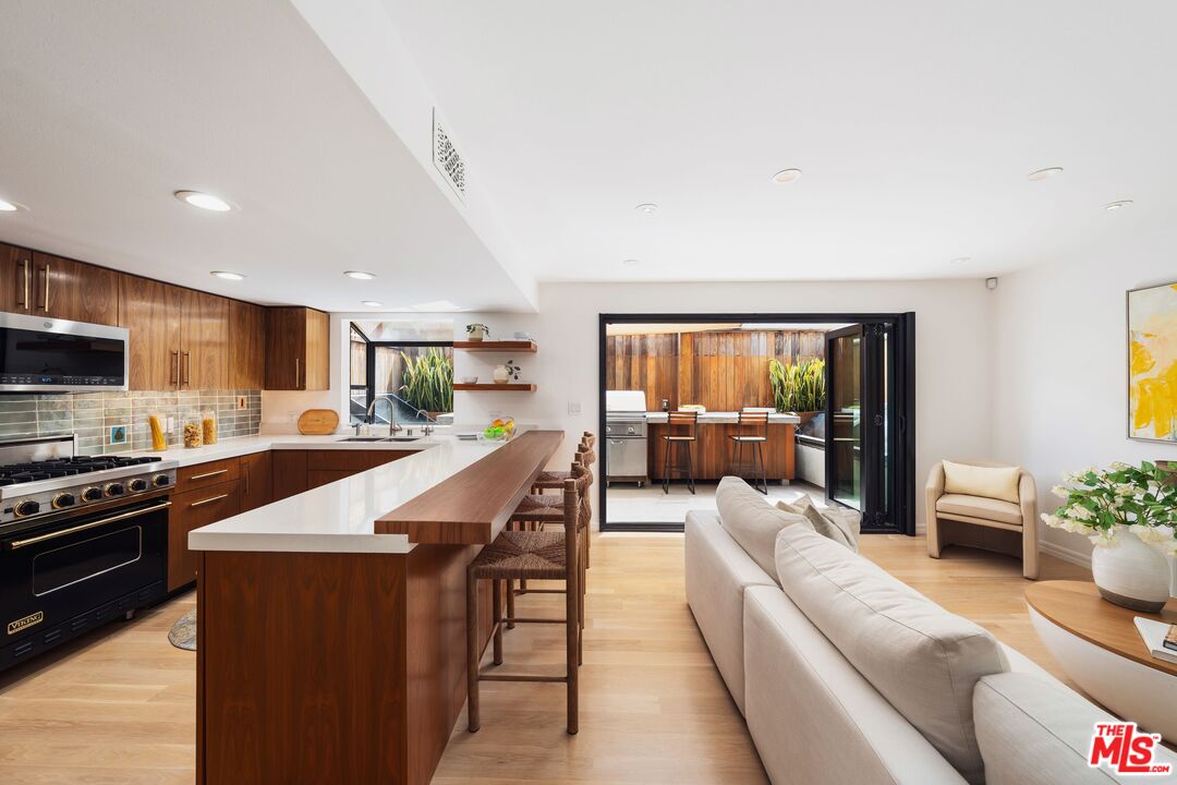 831 14th St Unit: 2