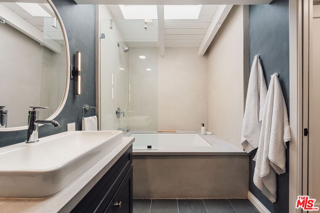 831 14th St Unit: 2