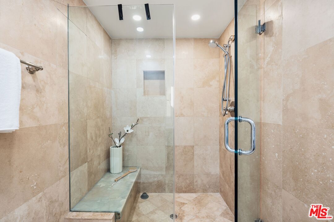 831 14th St Unit: 2