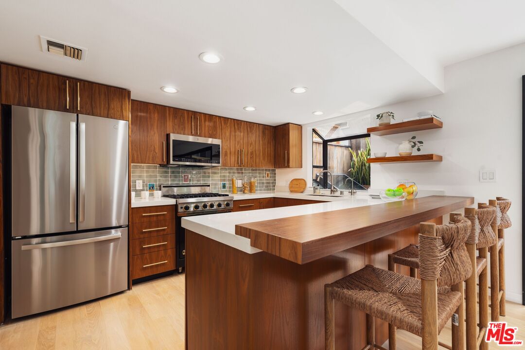831 14th St Unit: 2