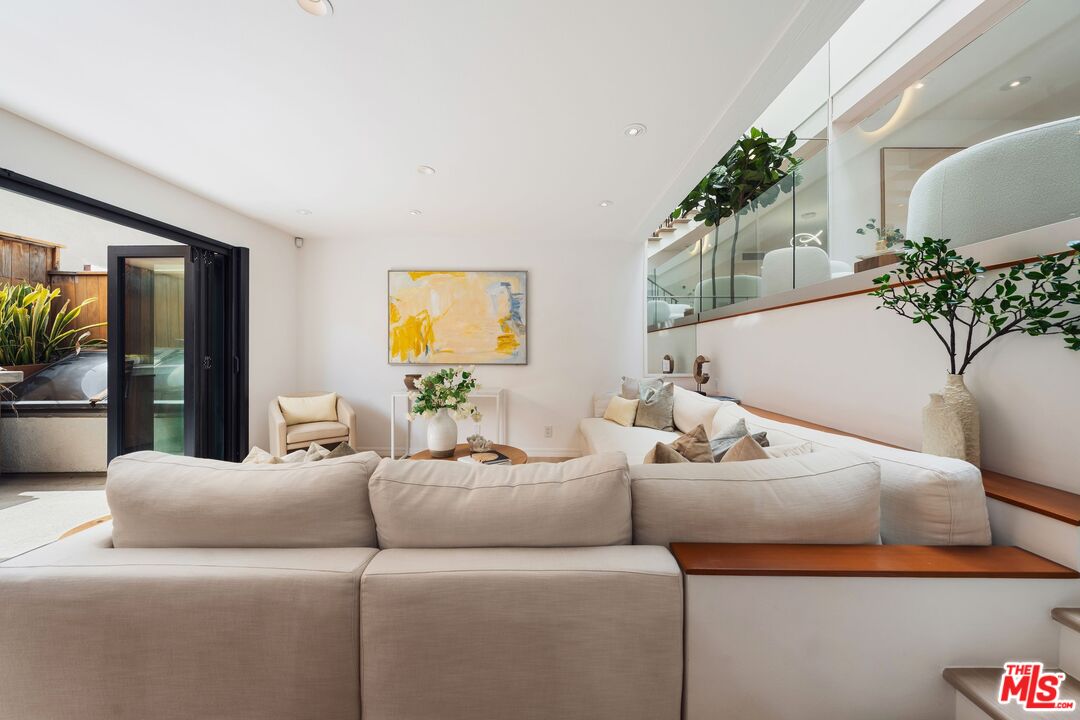 831 14th St Unit: 2