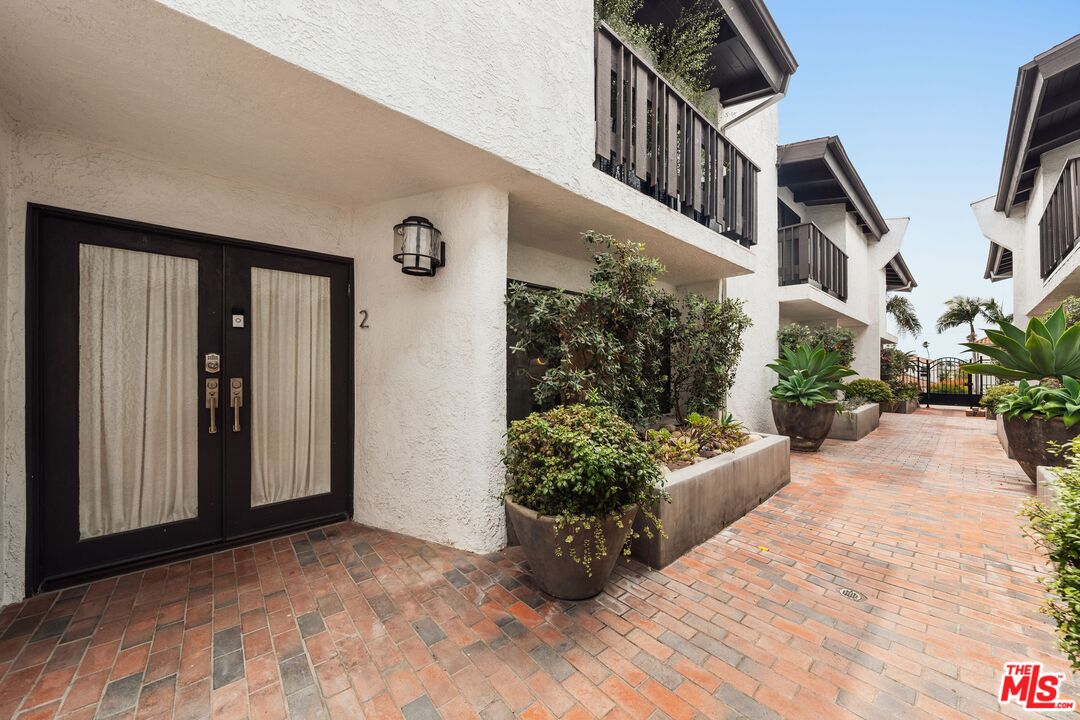 831 14th St Unit: 2