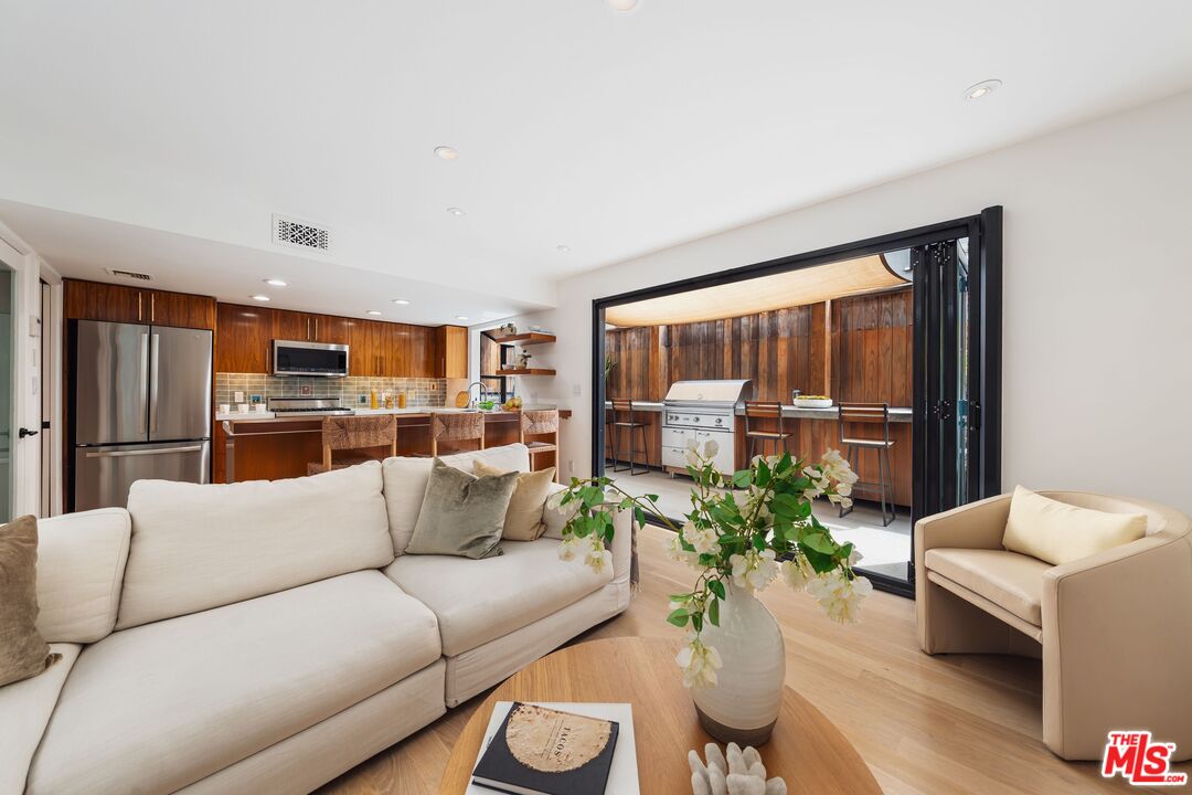 831 14th St Unit: 2
