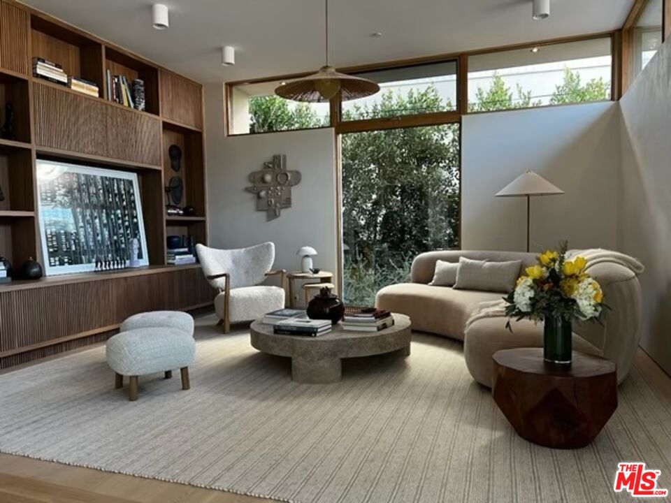 333 N Mount Holyoke Ave