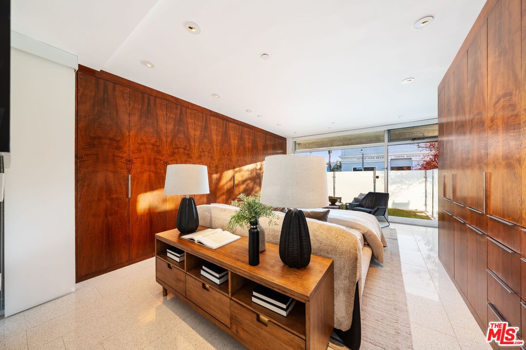 235 Ocean Park Blvd Unit: 1