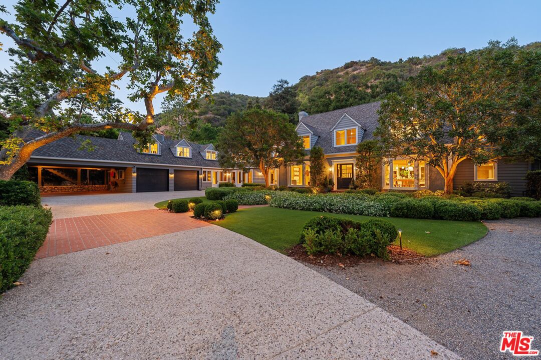 2600 Mandeville Canyon Rd