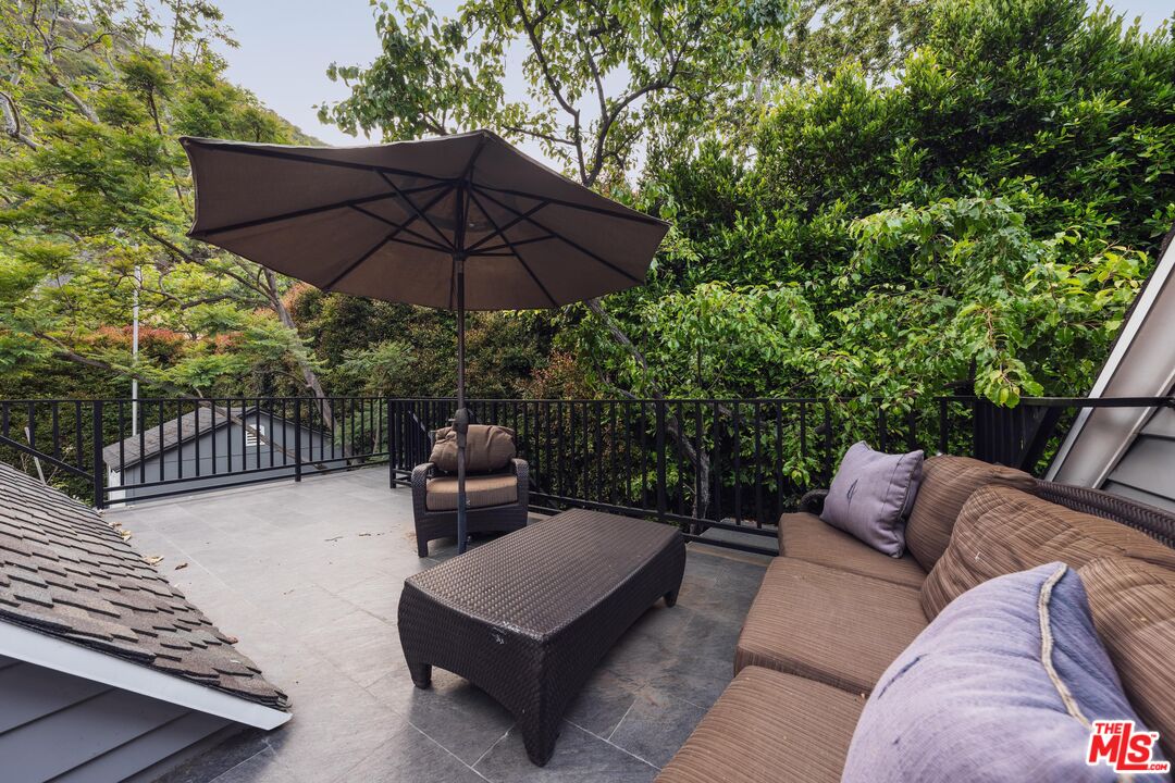 2600 Mandeville Canyon Rd