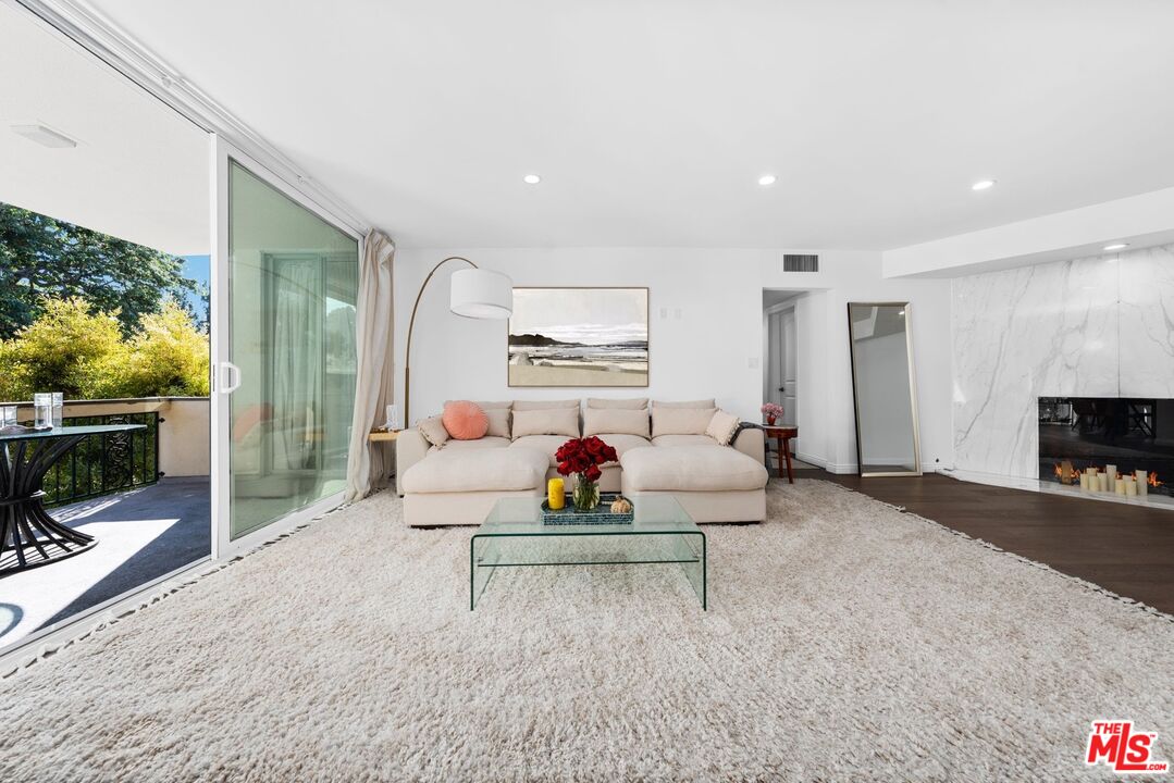 11970 Montana Ave Unit: 207