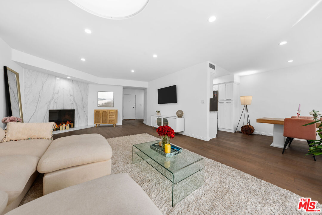 11970 Montana Ave Unit: 207