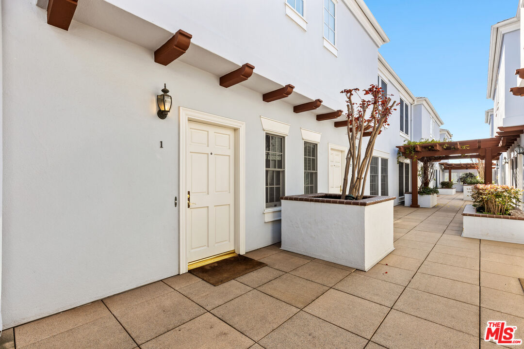 1144 Yale St Unit: 1