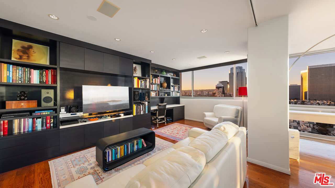 2220 Avenue Of The Stars Unit: 1802W