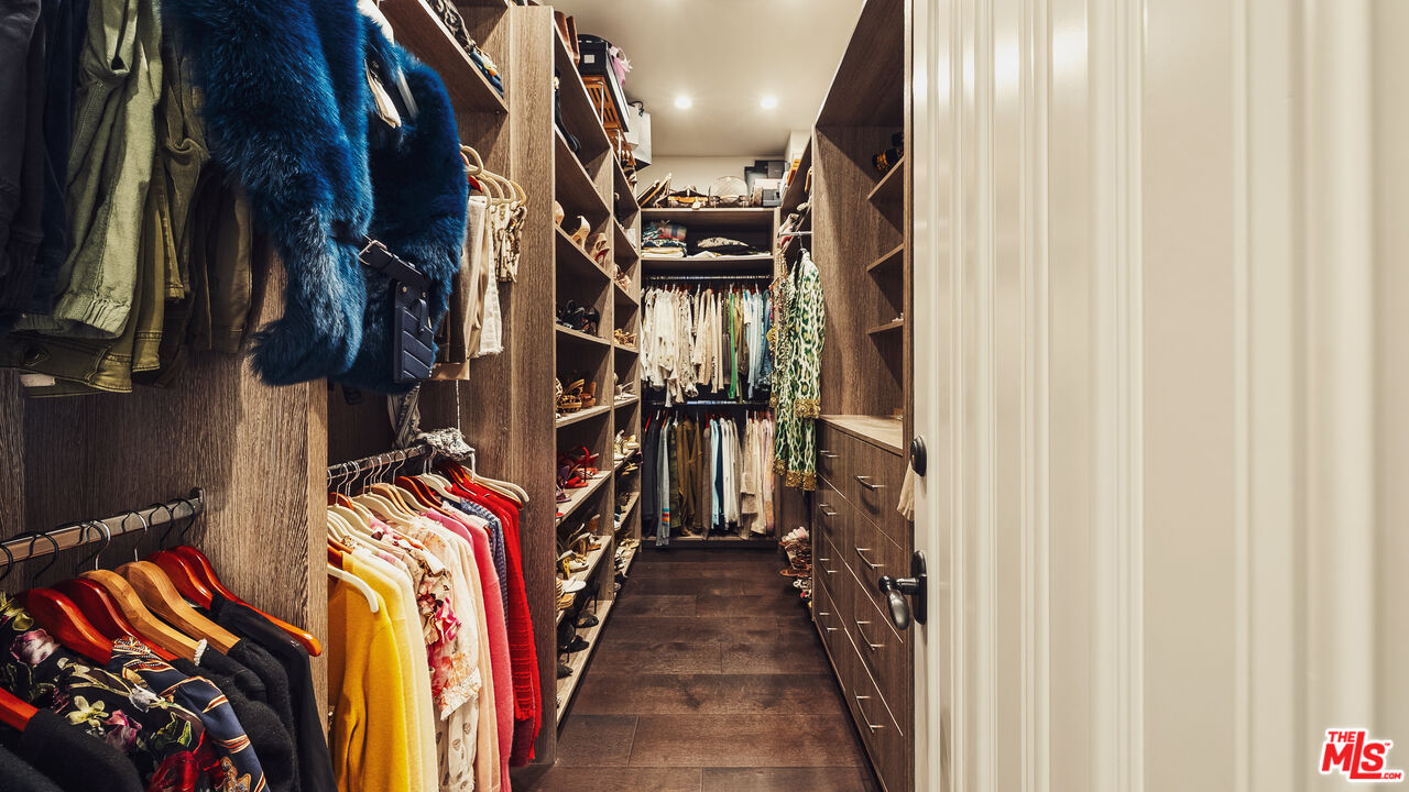 361 N Bowling Green Way