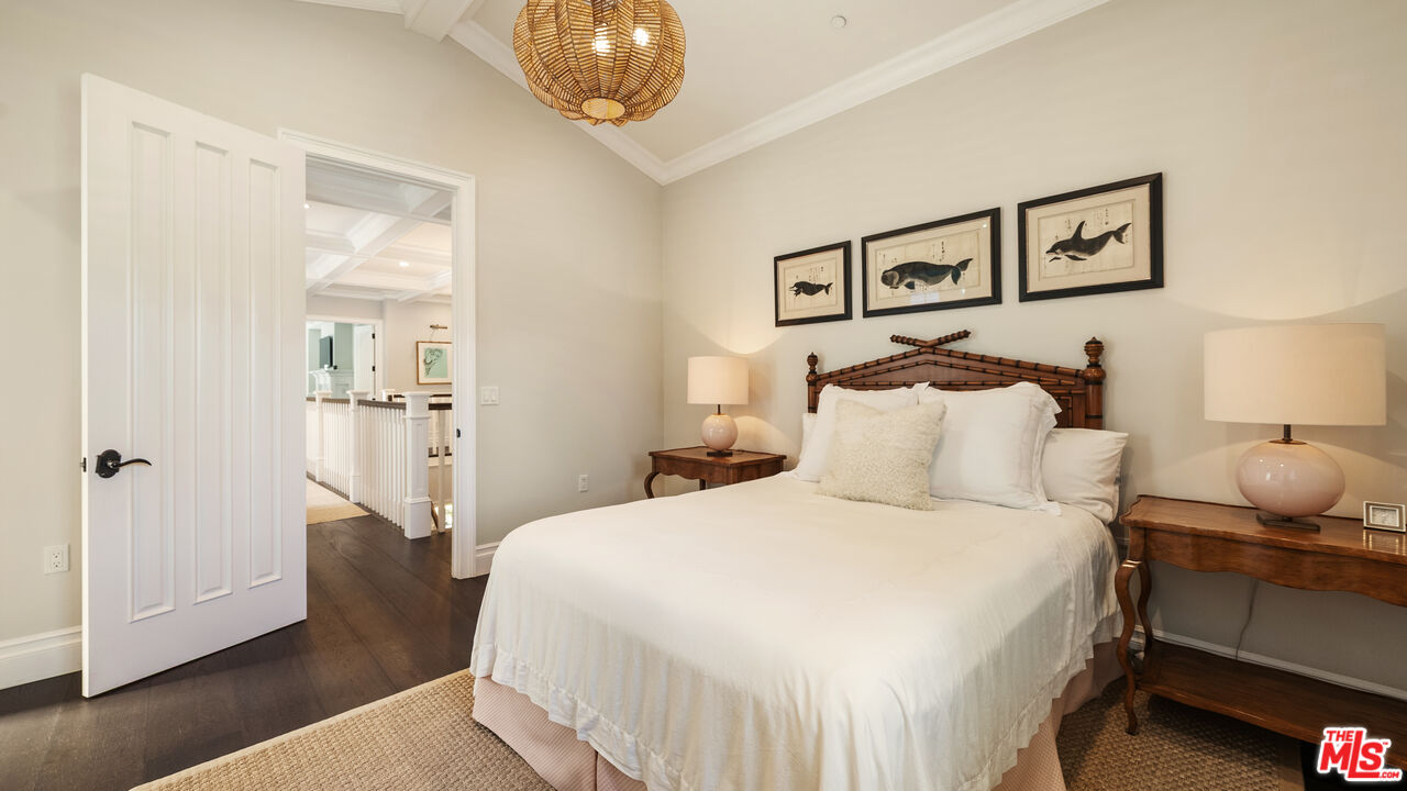 361 N Bowling Green Way