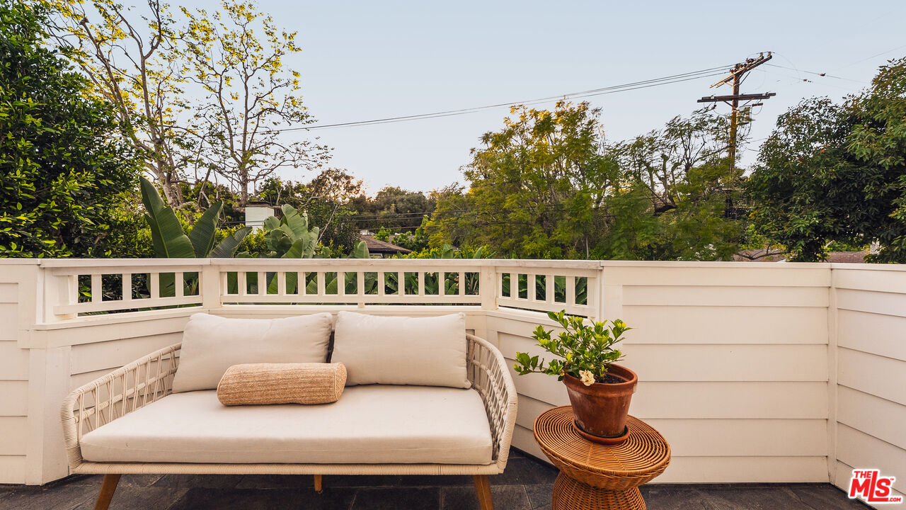 361 N Bowling Green Way