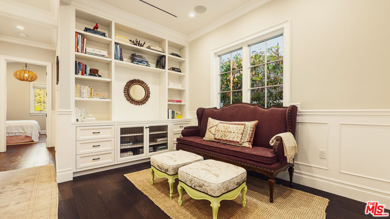 361 N Bowling Green Way