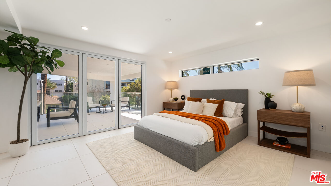 621 N Kings Rd Unit: 3