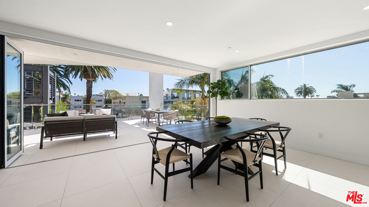 621 N Kings Rd Unit: 3