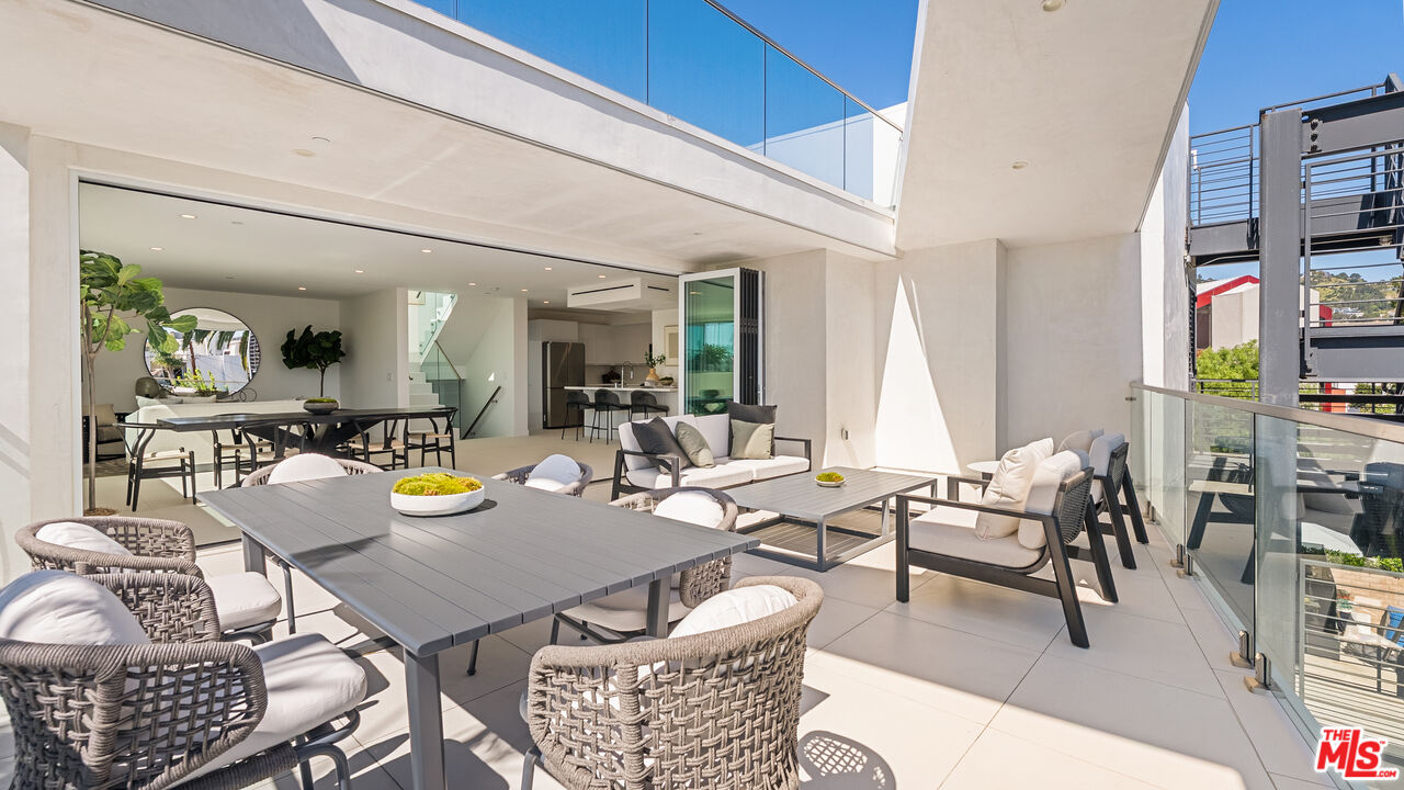 621 N Kings Rd Unit: 3