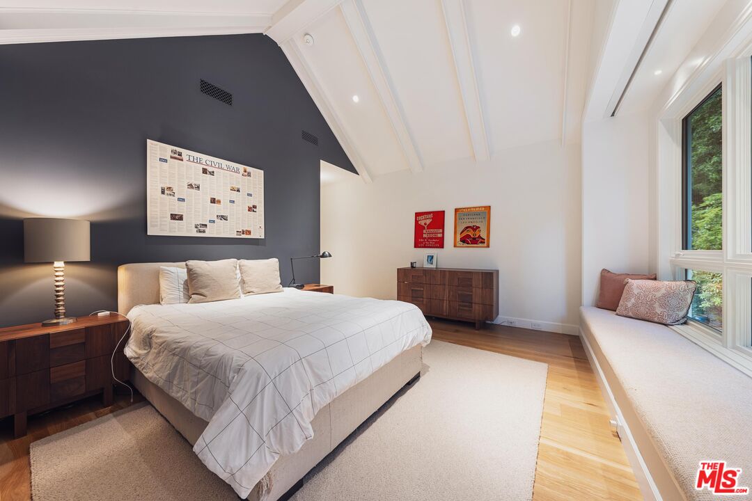 2600 Mandeville Canyon Rd