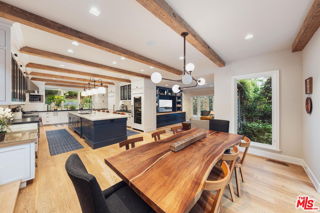 2600 Mandeville Canyon Rd