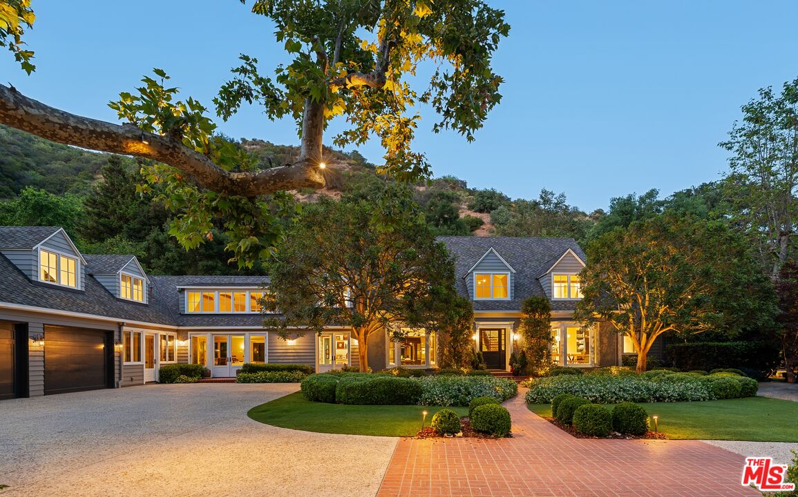 2600 Mandeville Canyon Rd