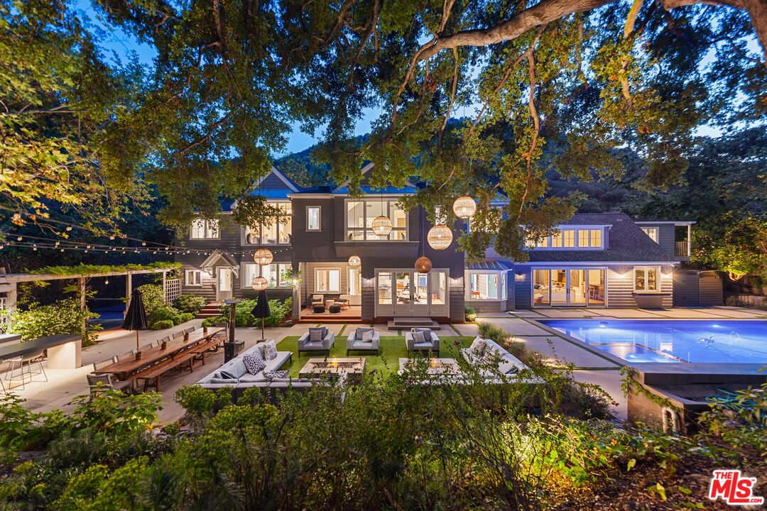 2600 Mandeville Canyon Rd