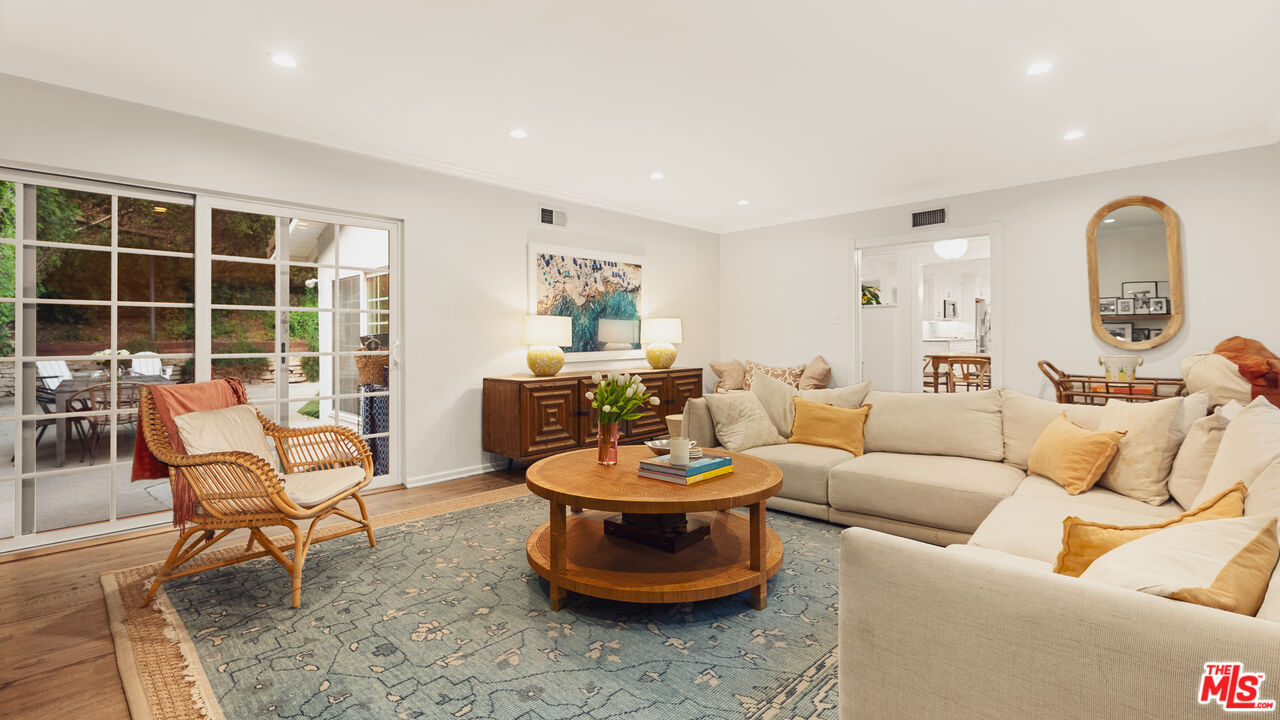 3634 Mandeville Canyon Rd