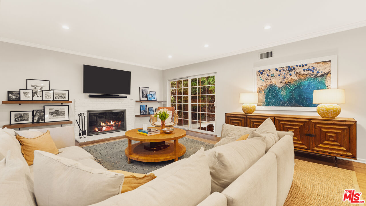 3634 Mandeville Canyon Rd