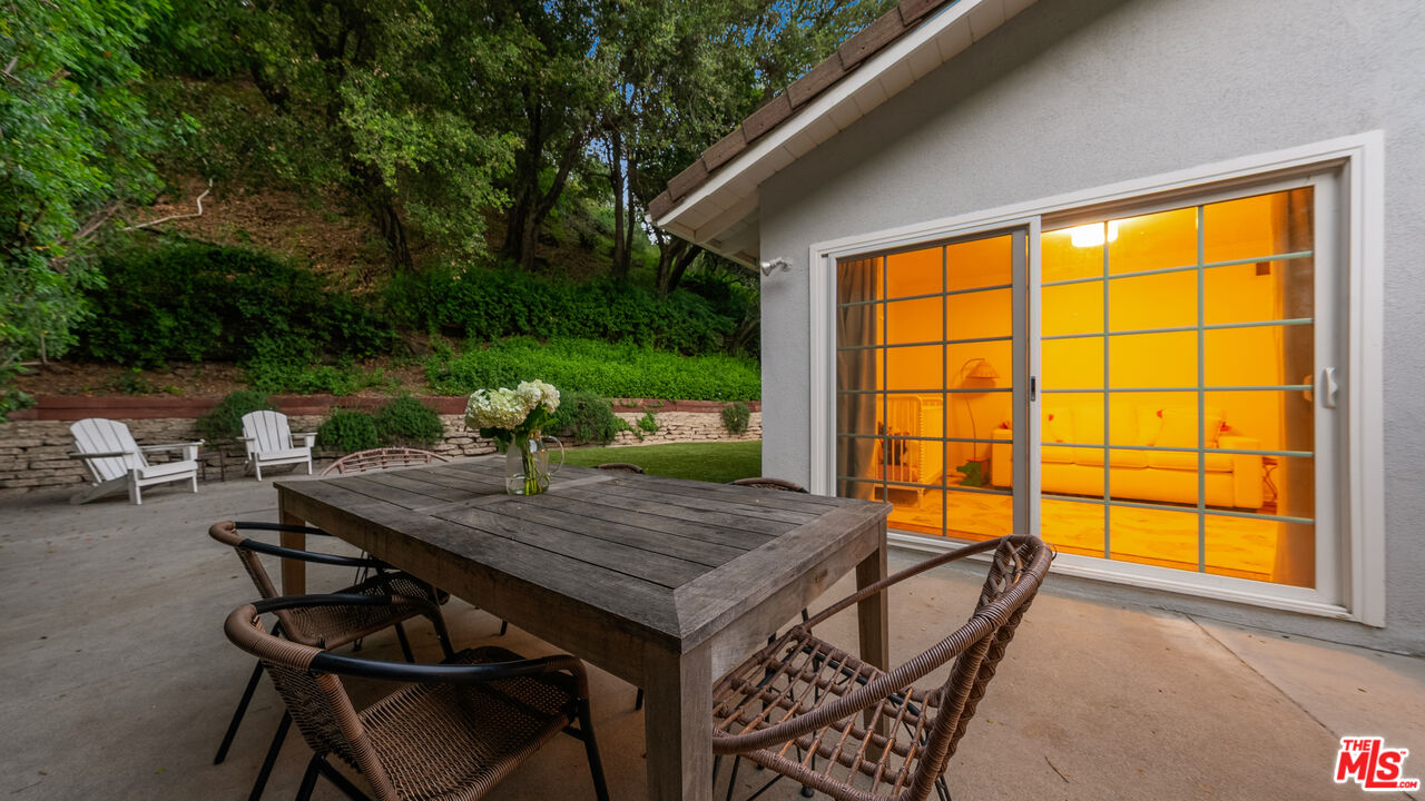 3634 Mandeville Canyon Rd