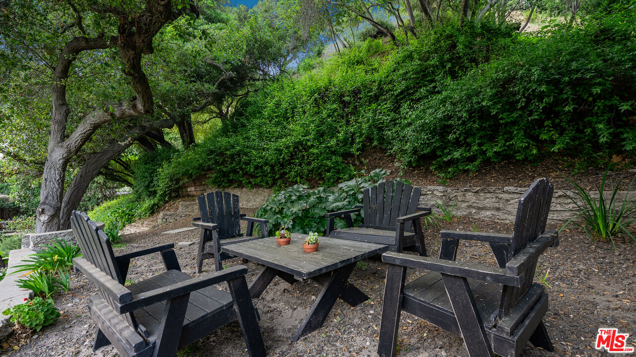 3634 Mandeville Canyon Rd