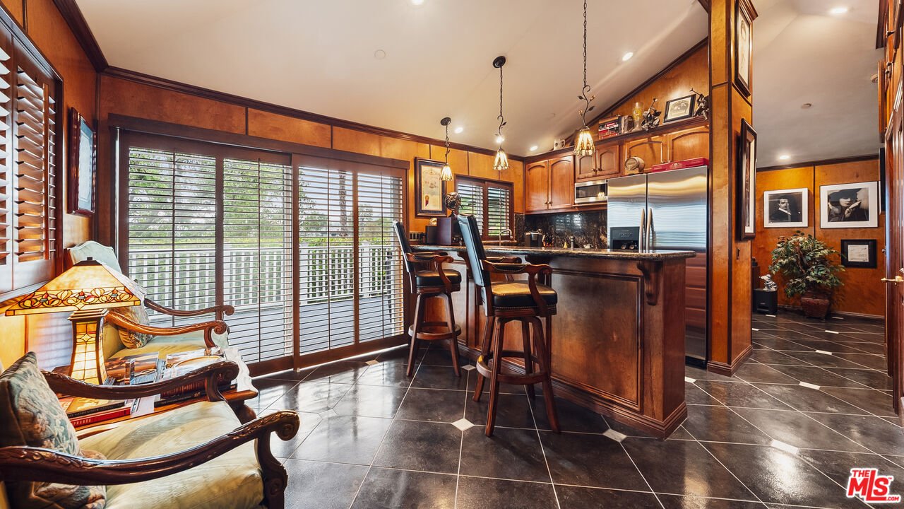 1910 Las Flores Dr