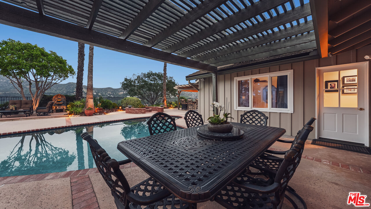 1910 Las Flores Dr