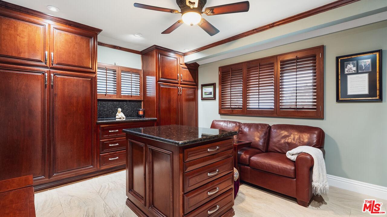 1910 Las Flores Dr