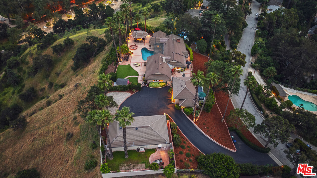 1910 Las Flores Dr