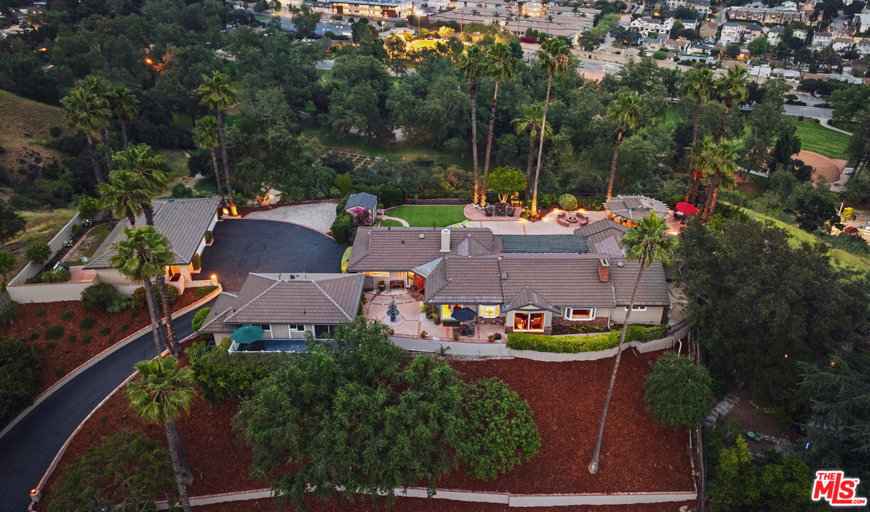 1910 Las Flores Dr