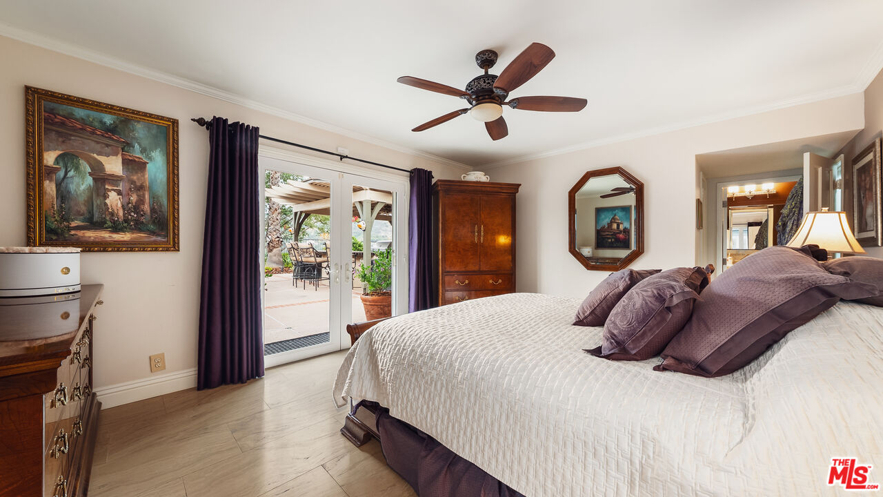 1910 Las Flores Dr