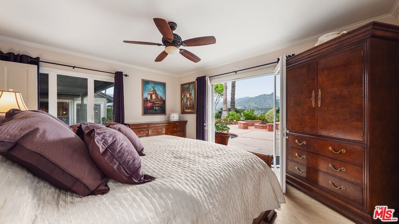 1910 Las Flores Dr