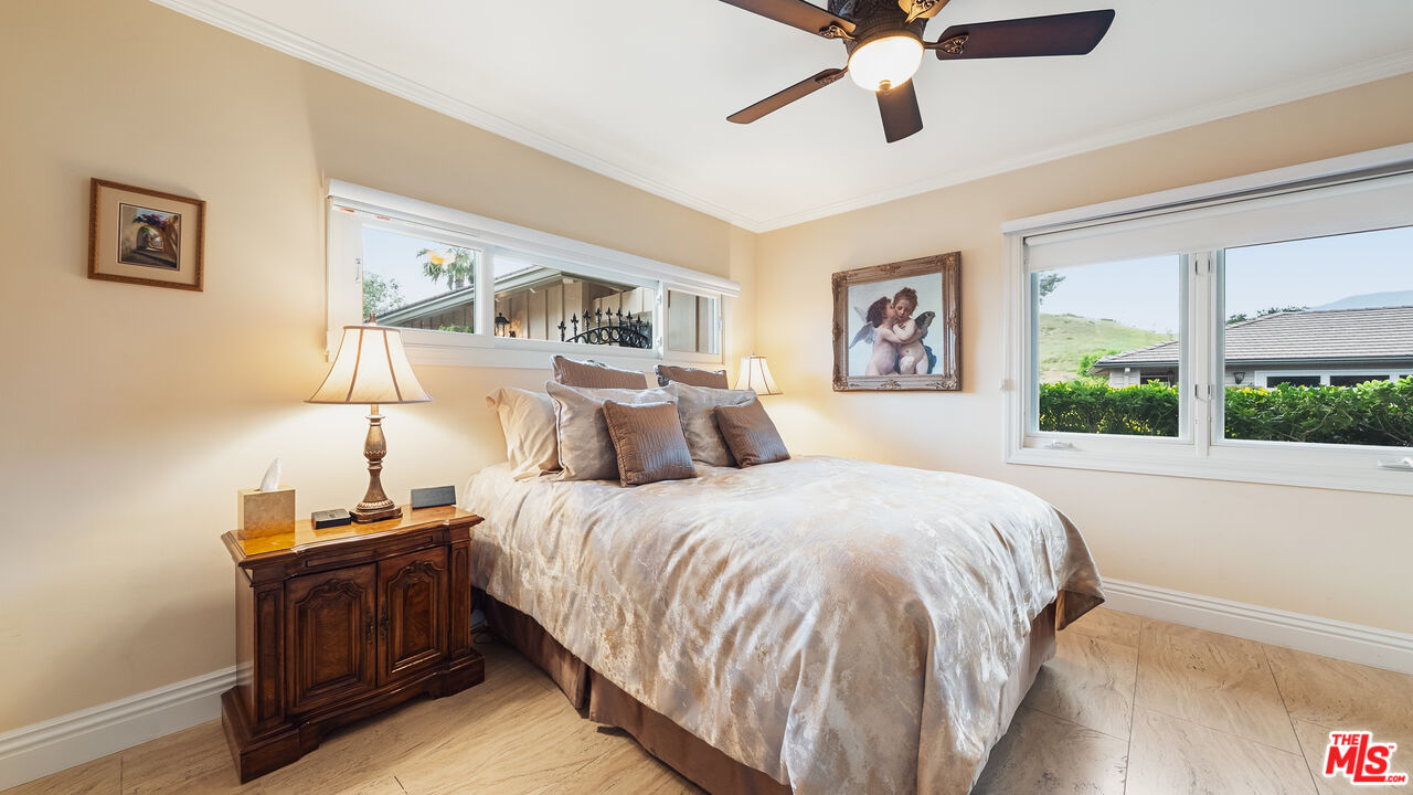1910 Las Flores Dr