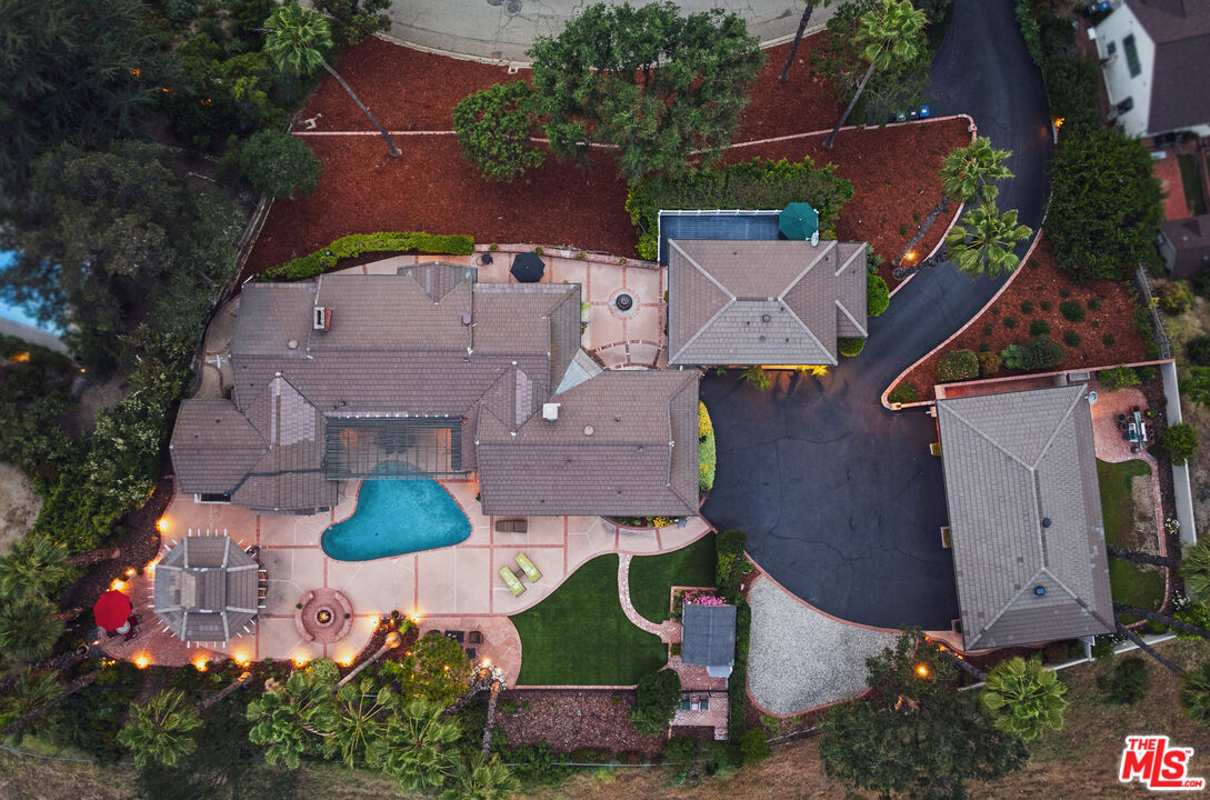 1910 Las Flores Dr