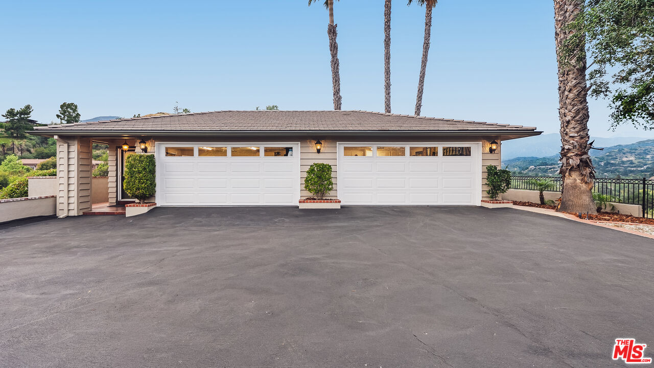 1910 Las Flores Dr