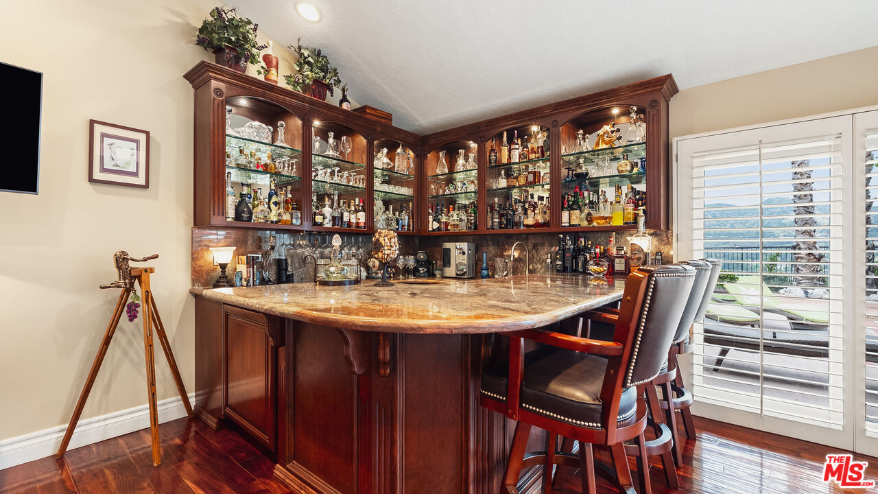 1910 Las Flores Dr
